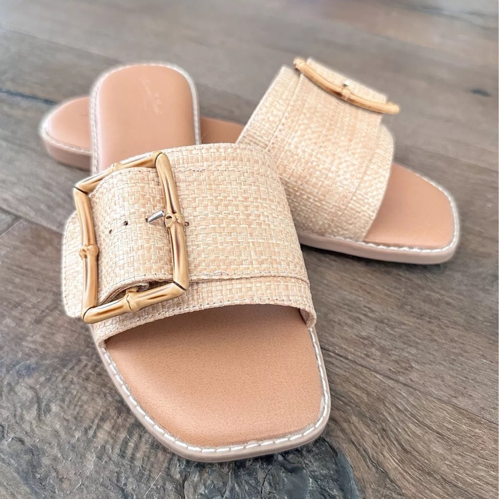 Universal Thread Sandals